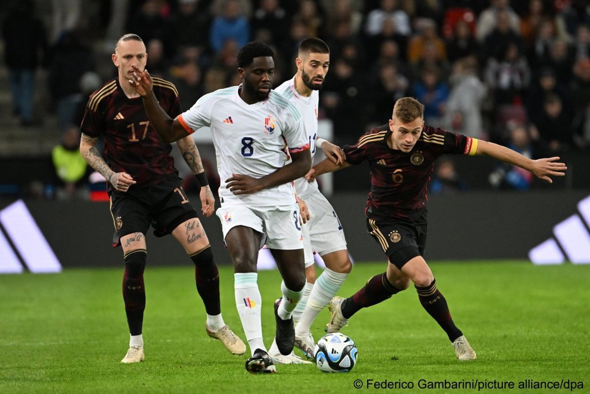 拼搏！两支欧洲球队在比赛中展现出实力