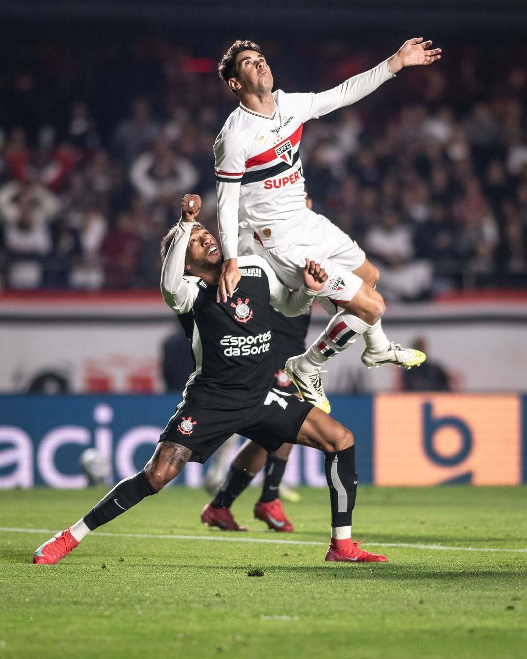 比利时逆转巴西，阿尔瓦雷斯带队取胜