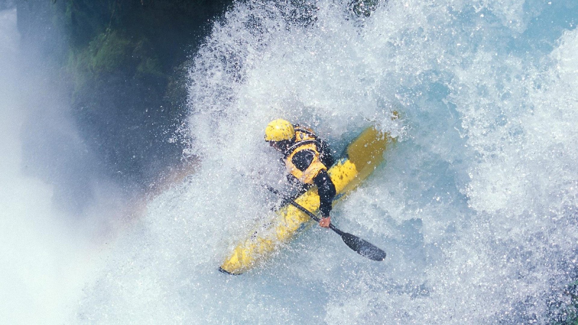 布克铁闸封喉，广东队稳如磐石击溃黄蜂